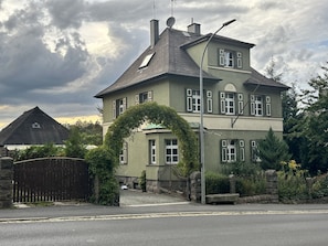 Unclassified image, 3 of 51, button - Apartment 'Die 40' with Private Terrace and Wi-Fi (Wunsiedel)