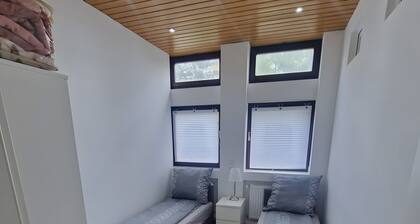 Bright, Modern 3-Room Apartment Near Munich Airport, S-Bahn, 30 Min to City Center