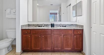 4403 Spacious 2/2 Resort Condo Near Disney