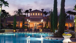 A hotel with a swimming pool, lounge chairs, and a fountain. - 1507 Spacious 3/2 Resort Condo Near Disney (Orlando)