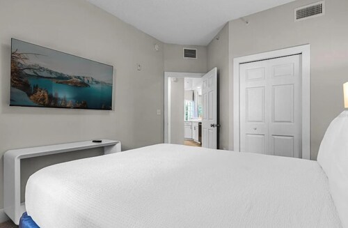 6204 Luxurious 3/3 Resort Condo Near Disney