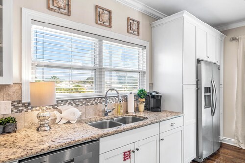 Designer-Private Heated Pool-Golf Cart