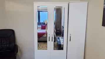 Iron/ironing board, WiFi, bed sheets