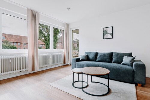 Comfortable Apartment with Balcony, Wi-Fi, and Great Connections in Winsen (Luhe)