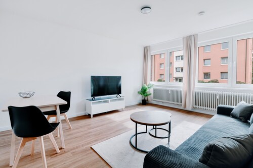 Comfortable Apartment with Balcony, Wi-Fi, and Great Connections in Winsen (Luhe)