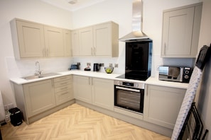 Private kitchen - A comfortable one-bedroomed apartment in Larchfield House (Darlington)