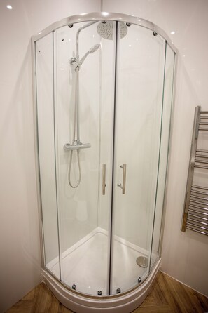 Bathroom - A comfortable one-bedroomed apartment in Larchfield House (Darlington)