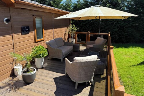 Cabin Sleeps 4 With Parking and Balcony