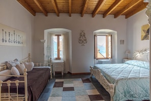 A bedroom with a bed, a chair, a desk, and a window. - Casa Rustica (San Siro)