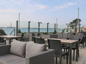 Outdoor dining - Beach Retreat (Southampton)