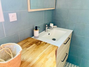 Unclassified image, 5 of 14, button - Vrbo Property (Hourtin)