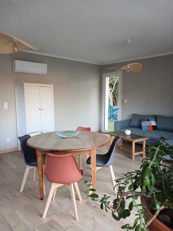 Unclassified image, 1 of 14, button - Vrbo Property (Hourtin)