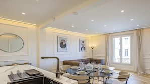 Unclassified image, 3 of 7, button - LUMINOUS RENOVATED CANNES APARTMENT NEAR THE PALAIS, BEACHES & RUE D'ANTIBES (Cannes)