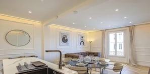 Unclassified image, 3 of 7, button - LUMINOUS RENOVATED CANNES APARTMENT NEAR THE PALAIS, BEACHES & RUE D'ANTIBES (Cannes)