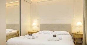 Unclassified image, 2 of 7, button - LUMINOUS RENOVATED CANNES APARTMENT NEAR THE PALAIS, BEACHES & RUE D'ANTIBES (Cannes)