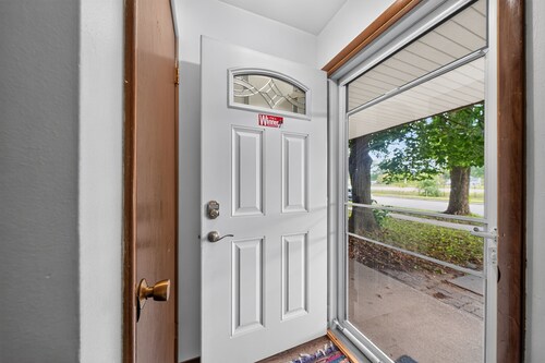 Appleton Game House With Ping Pong & Foosball 3 Bedroom Duplex
