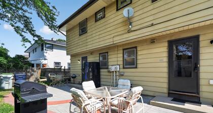 A Quiet Escape Minutes From Downtown Milwaukee 3 Bedroom Duplex