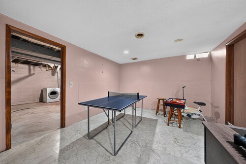 A Quiet Escape Minutes From Downtown Milwaukee 3 Bedroom Duplex