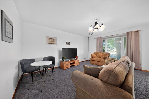 A Quiet Escape Minutes From Downtown Milwaukee 3 Bedroom Duplex