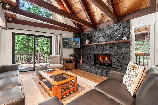 Living area - The Landing - Hanson 3 Bedroom Home (Truckee)