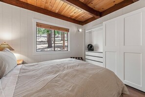 Room - The Landing - Hanson 3 Bedroom Home (Truckee)