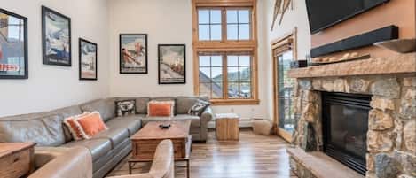 Condo, 3 Bedrooms | Living area | Smart TV