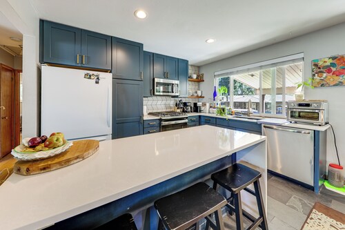 8 Mi to Red Rocks! Quiet Home w/ Patio & Yard