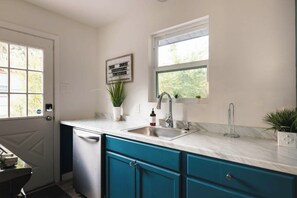 A kitchen with a sink, a window, and a door. - 4 Mi to Downtown Austin! Quiet & Quaint Home (Austin)
