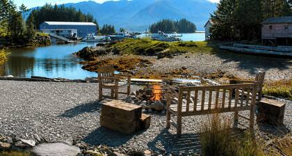 Beachfront Cottage Nearby Dock