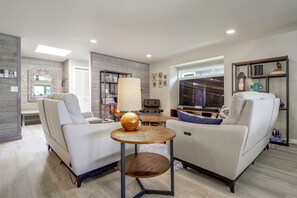 A modern living room with two sofas, a coffee table, and a TV. - Waterfront Whidbey Island Oasis! Hot Tub + Patio (Freeland)