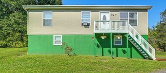 Private Hot Tub & Sauna! 4-acre Athens Oasis