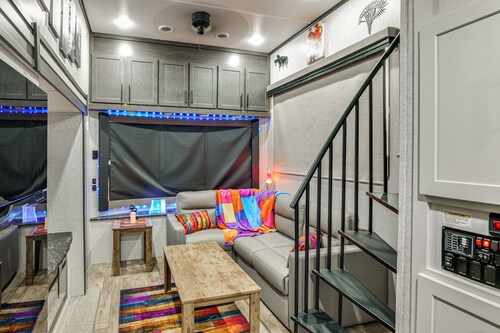 Hot Tub, Picnic Area: RV Stay in Carlsbad
