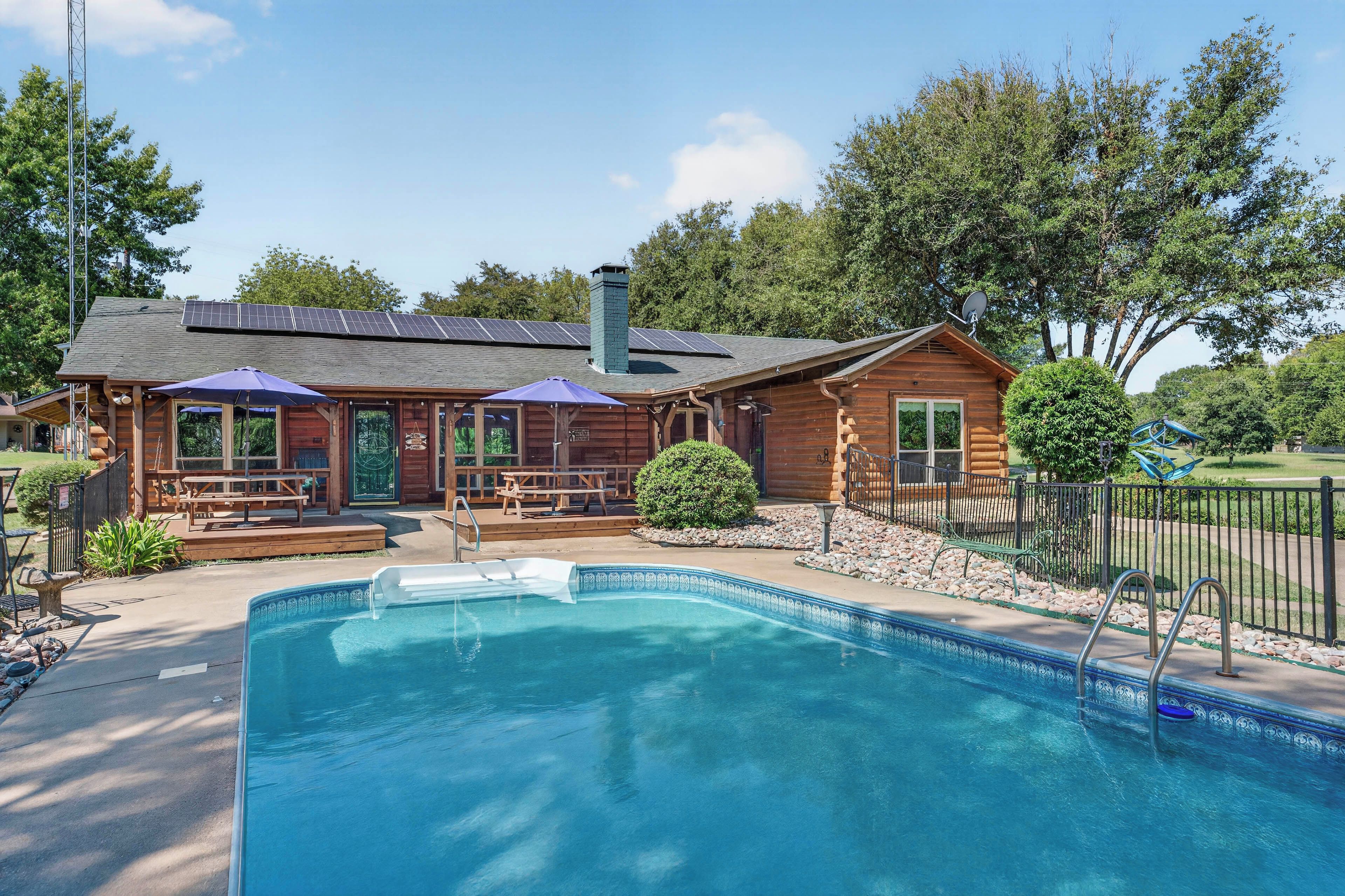 House (3 Bedrooms) | Front of property