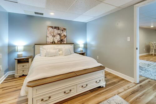 Soak & Stay! Hot Tub Access Near Bristol Speedway