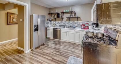 Quiet 5BR Home w/ Deck Outside Detroit