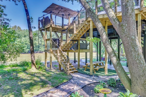 Hot Tub! Waverly Riverfront Converted Boat Cabin