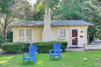 Walk to Main St! Quaint Philadelphia Home w/ Yard