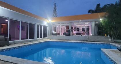 Villa La Escapada - Private Caribbean Oasis Near Juan Dolio Beach