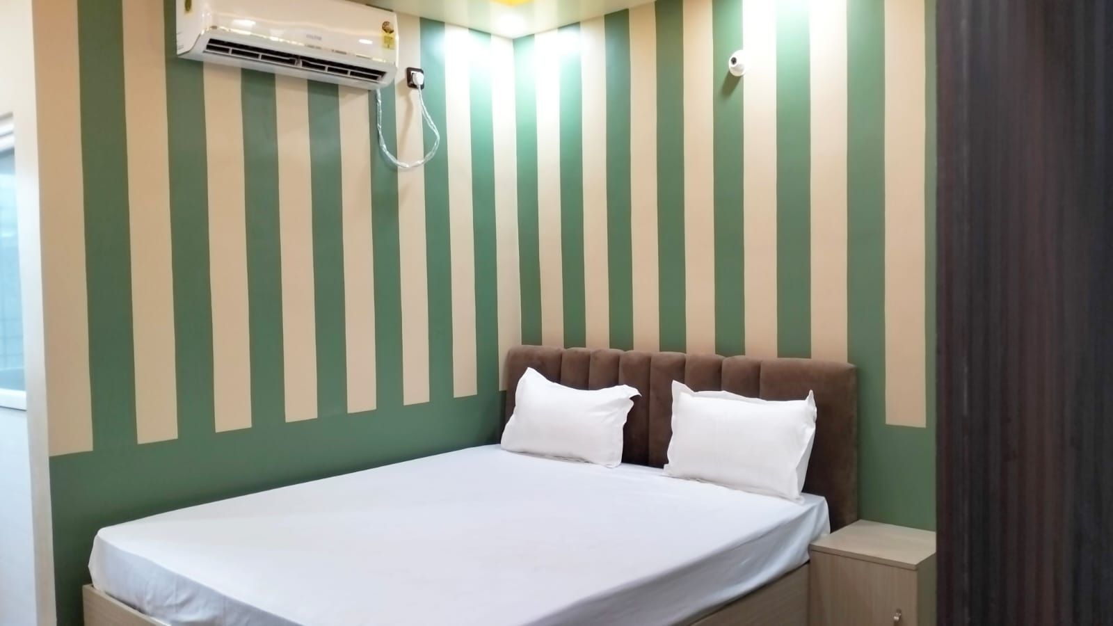 Deluxe Double Room, Garden View | Desk, WiFi (free)