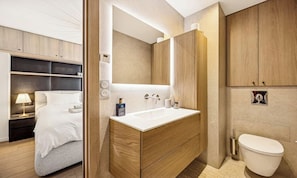 Bathroom - ELEGANT 2-BEDROOM CANNES HOME 50M FROM THE CROISETTE WITH 25M² TERRACE (Cannes)