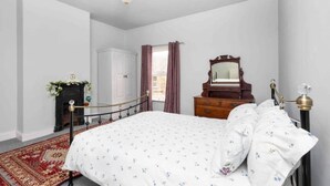 Room - Horbury town, walkable to all amenities. (Horbury)