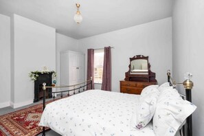 Room - Horbury town, walkable to all amenities. (Horbury)