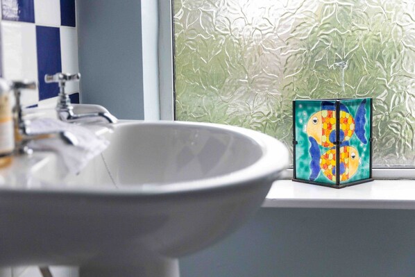 Bathroom - Horbury town, walkable to all amenities. (Horbury)