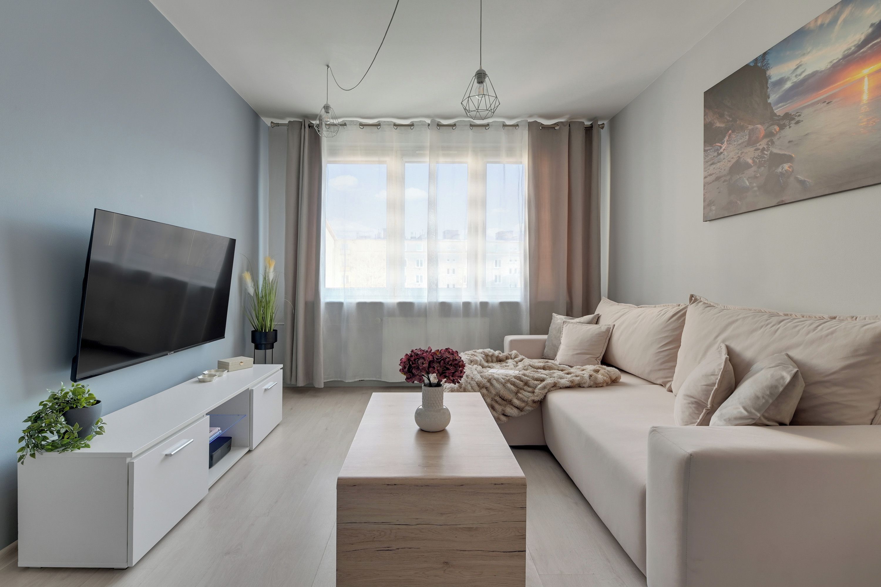 Comfort Apartment, 1 Bedroom, Balcony, Courtyard View | Living area | 40-inch flat-screen TV with cable channels, Netflix, Hulu