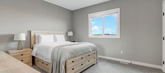 Gorgeous 5-bedroom, 4 Bathroom, 7 beds,2 kitchens, 2 living rooms