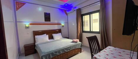 WiFi, bed sheets