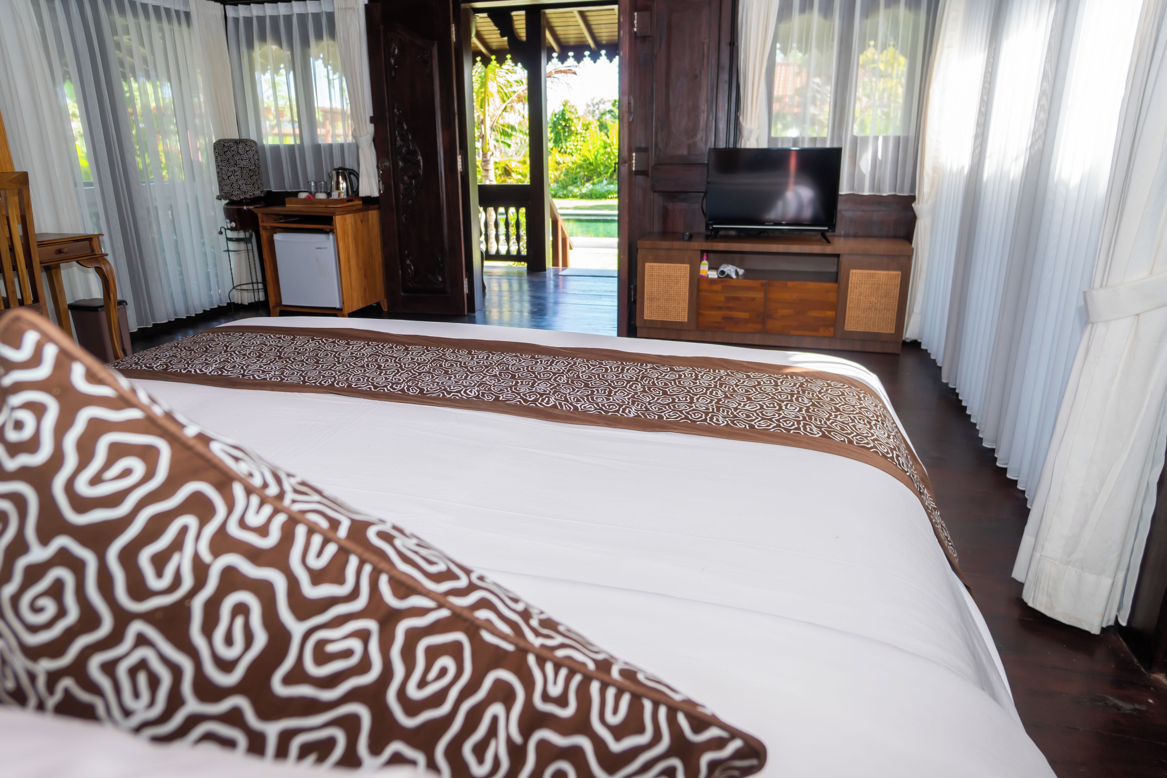 Classic Villa, Balcony, Pool View | WiFi (free)