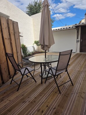 Outdoor dining - Vrbo Property (Le Boulou)