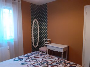 Room - Vrbo Property (Le Boulou)