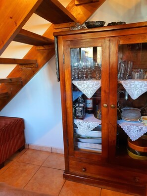 A wooden cabinet with glass doors, containing various glassware and a bottle of Jack Daniel's whiskey. - Eleni's Guesthouse Country House with Wi-Fi and Mountain Views (Επτάλοφος)